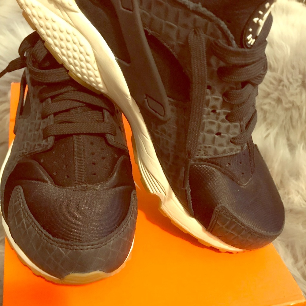 Women’s Nike Huarache SD running shoes